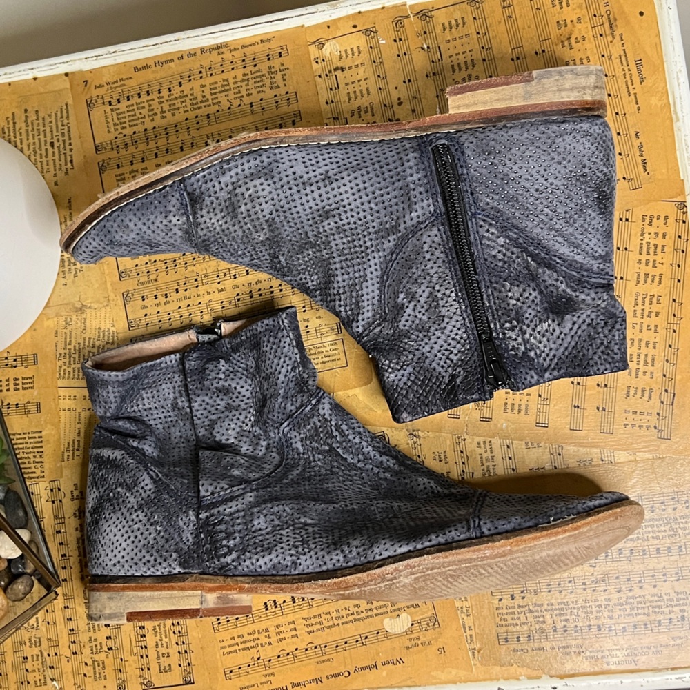 Free People Navy Perforated Leather Snap Button Zip Ankle Booties 40 - Picture 9 of 16